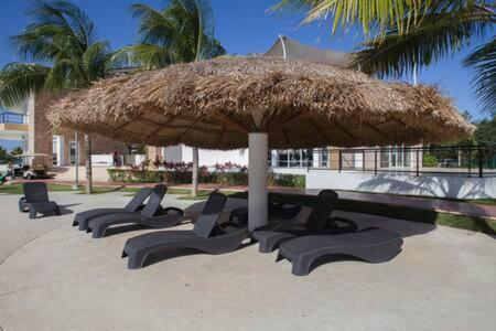 Departamento En Cancun Con 7 Albercas Tipo Playa Y Laguna Екстер'єр фото